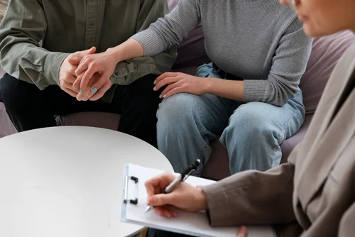 семейная пара на консультации у психиатра